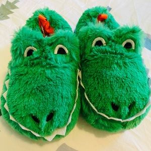 Toddler boys Size 7/8 alligator/dinosaur slippers